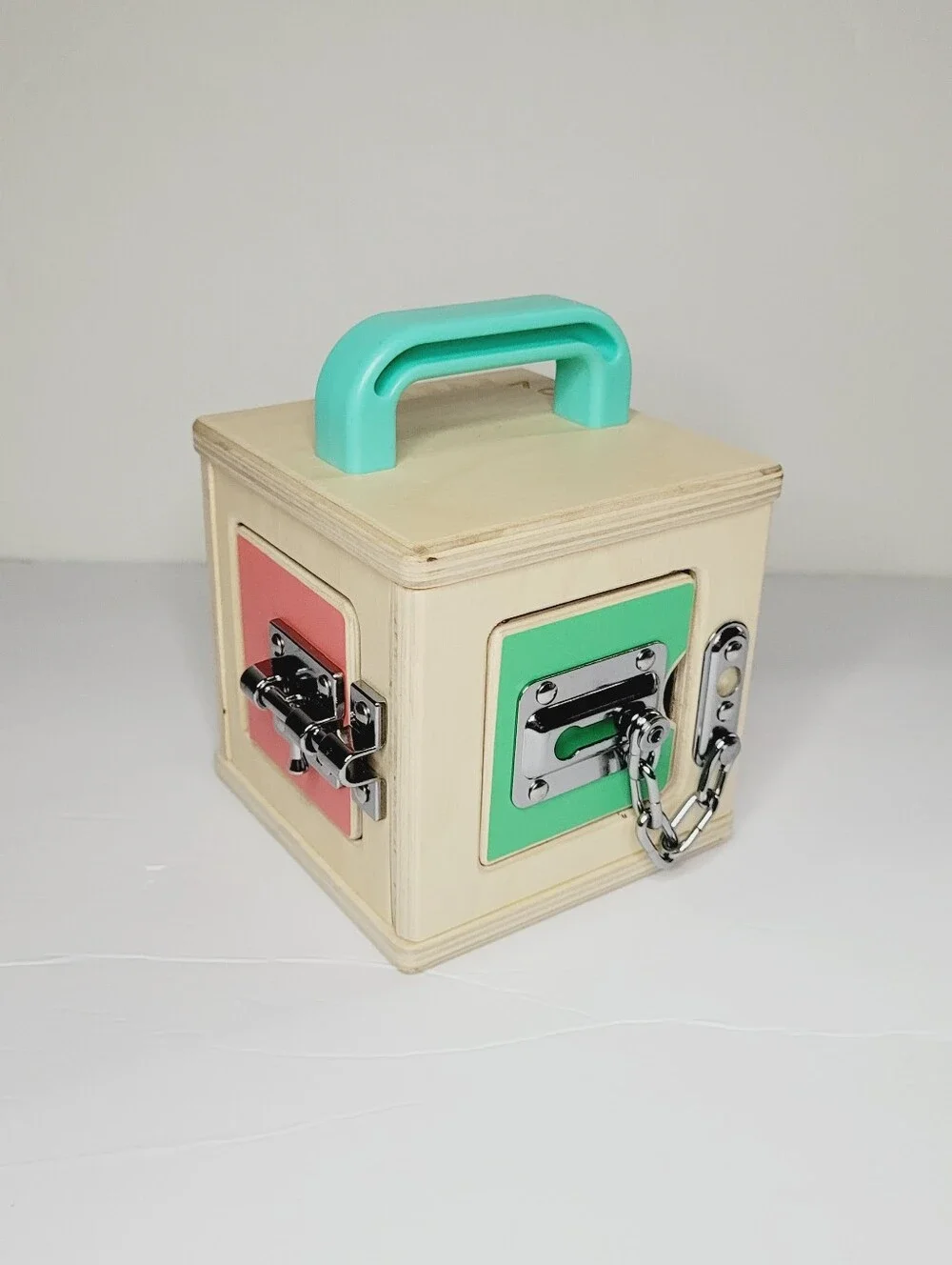 Lovevery Wooden Lock Box Latches “The Realist” 19-21 Months Hand-eye Montessori